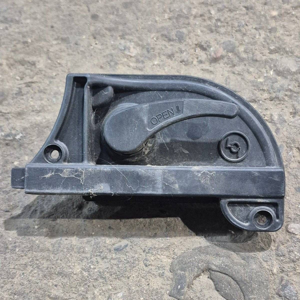 Used Lippert Screen Door Latch, Black - RP-1105
