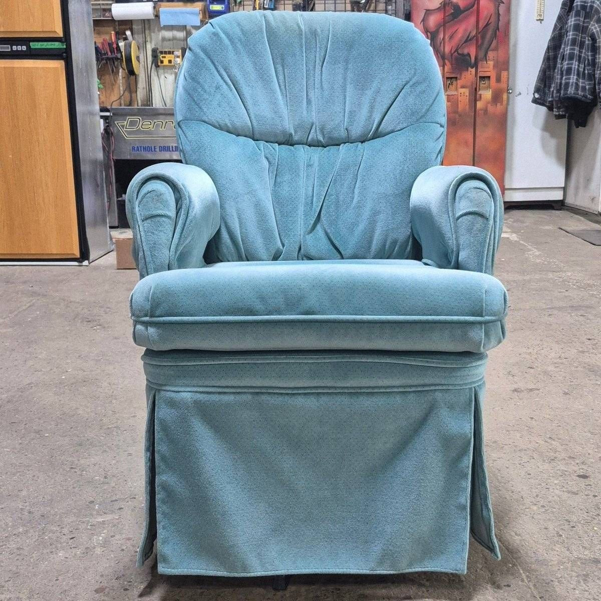 Used RV Chair - 38 1/4 H x 25 W x 28 D