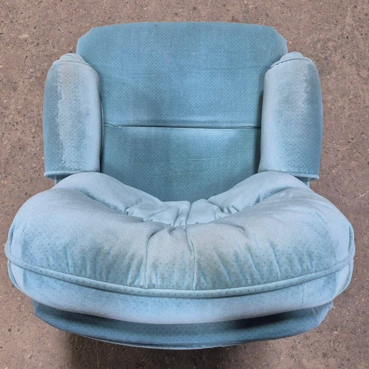 Used RV Chair - 38 1/4 H x 25 W x 28 D