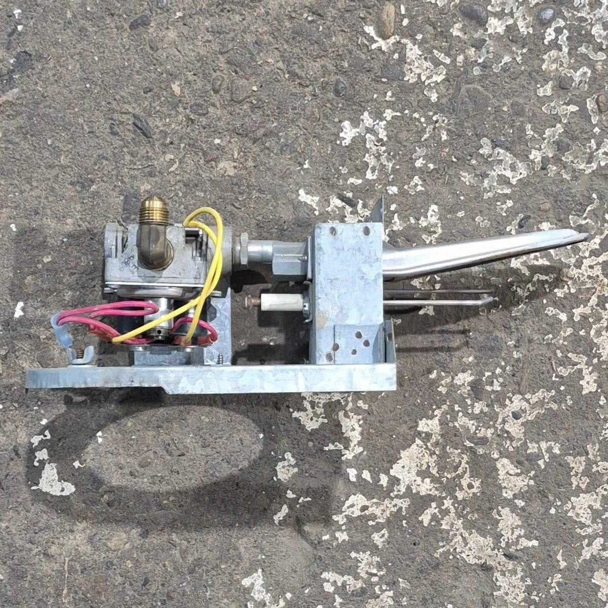 Used Atwood Hydroflame Furnace Gas Valve/ Burner Assembly - 25M16V