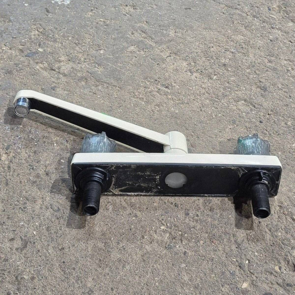 Used 8 Kitchen Faucet, Bone, Smoked Knobs