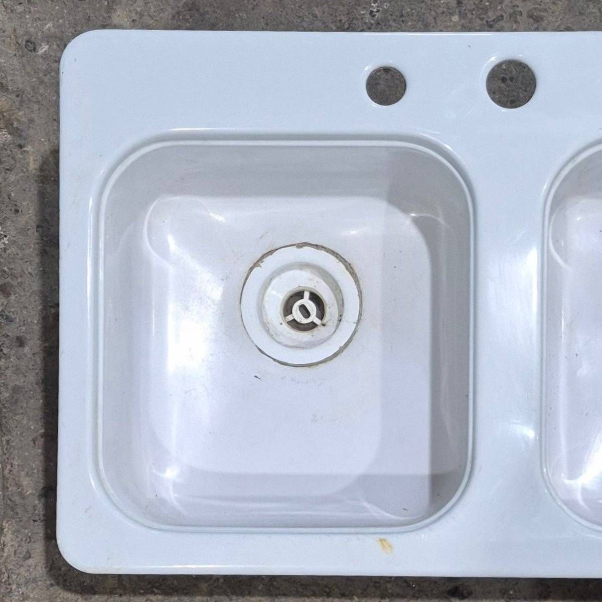 Used White Double Kitchen Sink - 29 x 17 1/2 x 9 1/2