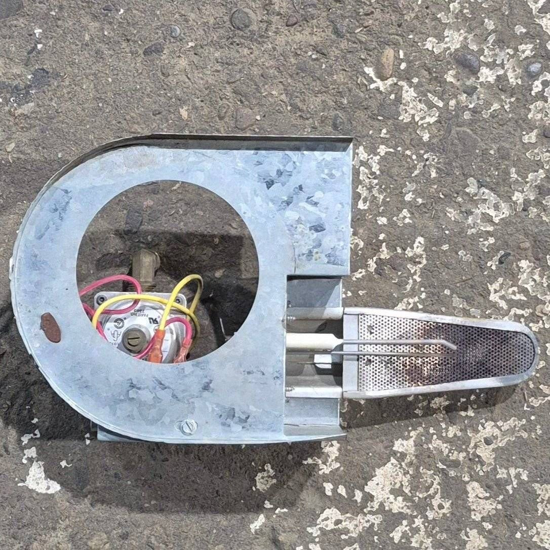 Used Atwood Hydroflame Furnace Gas Valve/ Burner Assembly - 25M16V