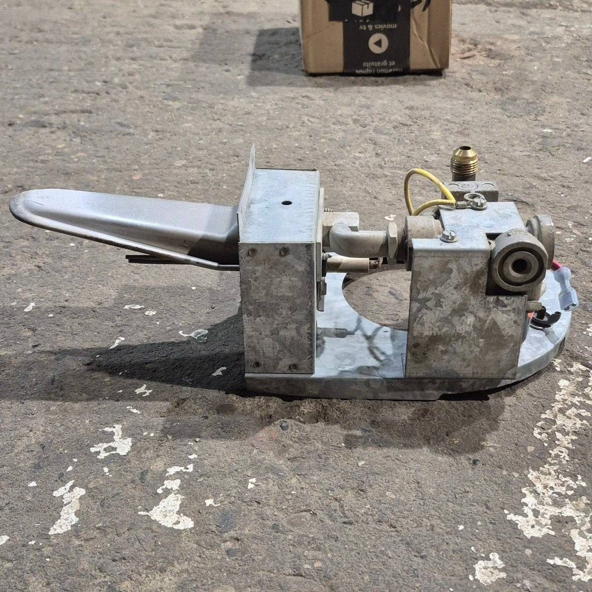 Used Atwood Hydroflame Furnace Gas Valve/ Burner Assembly - 25M16V