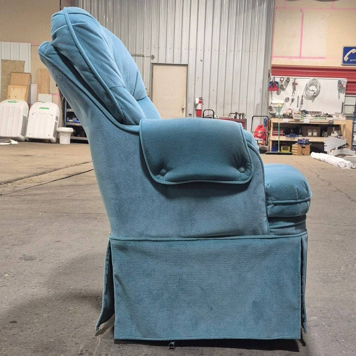Used RV Chair - 38 1/4 H x 25 W x 28 D