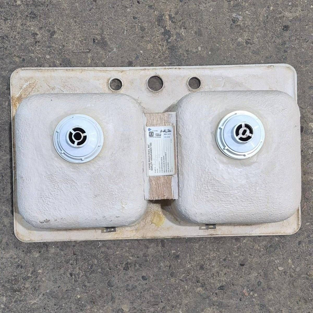 Used White Double Kitchen Sink - 29 x 17 1/2 x 9 1/2