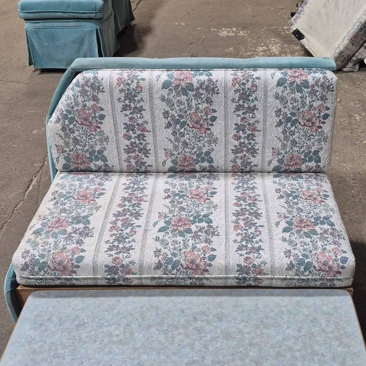 Used Complete RV Dinette Set, Does include table hardware - 78 x 40 3/4 x 32