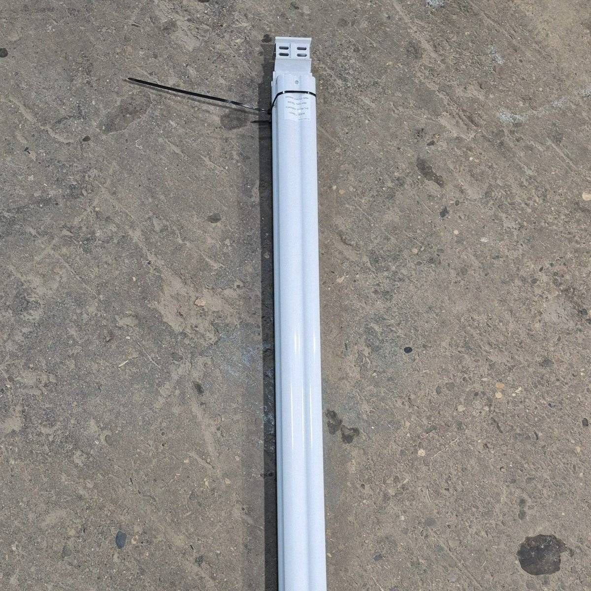 Used Dometic Awning Arm, Idler (Rear) Non-Powered, White, 65 1/2 - WeatherPro , 8551002.400B