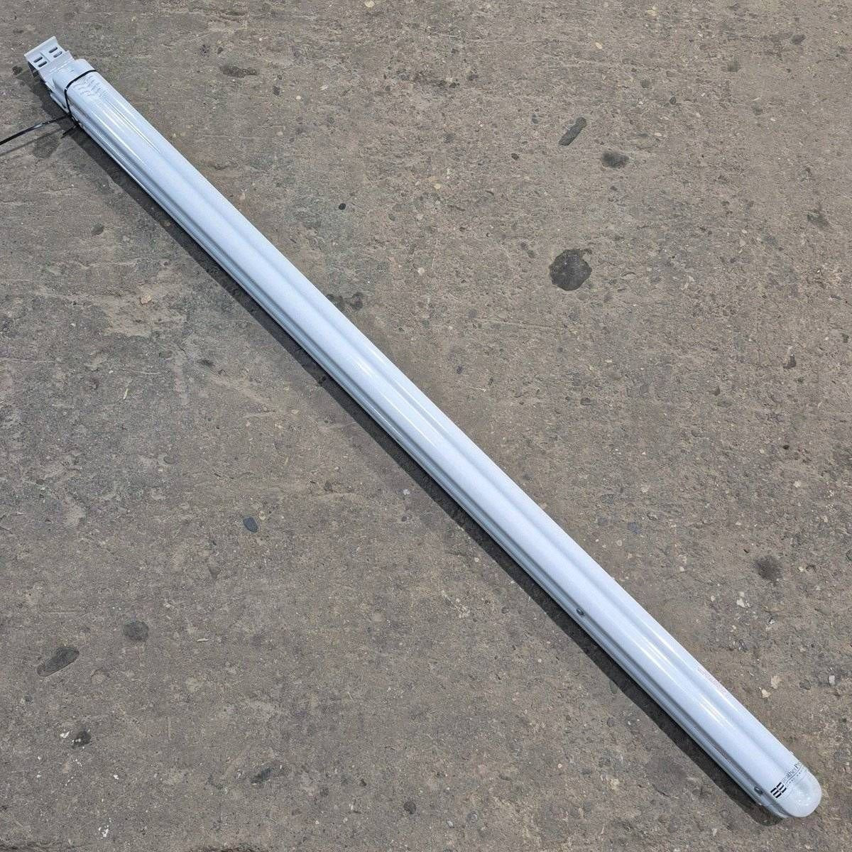 Used Dometic Awning Arm, Idler (Rear) Non-Powered, White, 65 1/2 - WeatherPro , 8551002.400B