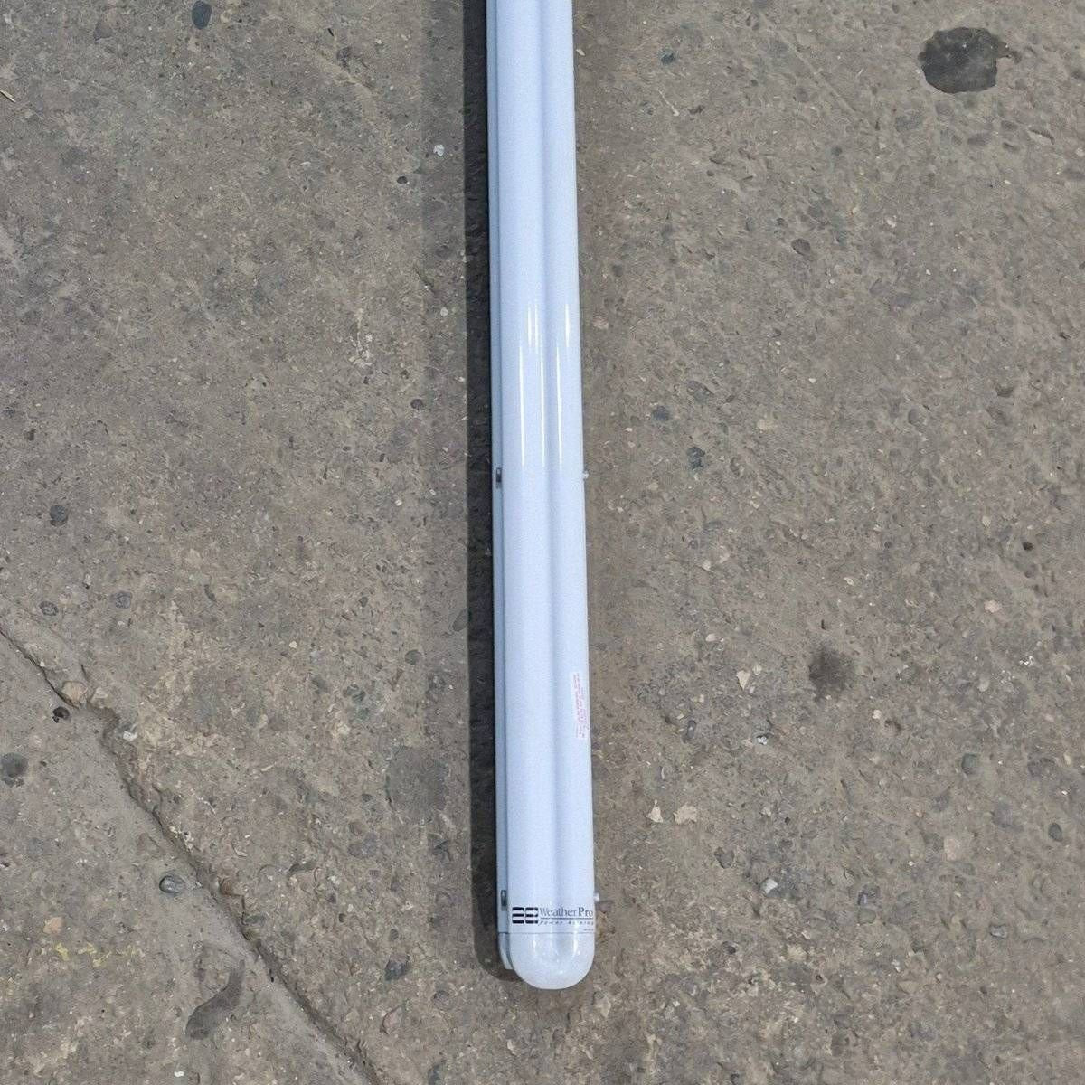 Used Dometic Awning Arm, Idler (Rear) Non-Powered, White, 65 1/2 - WeatherPro , 8551002.400B