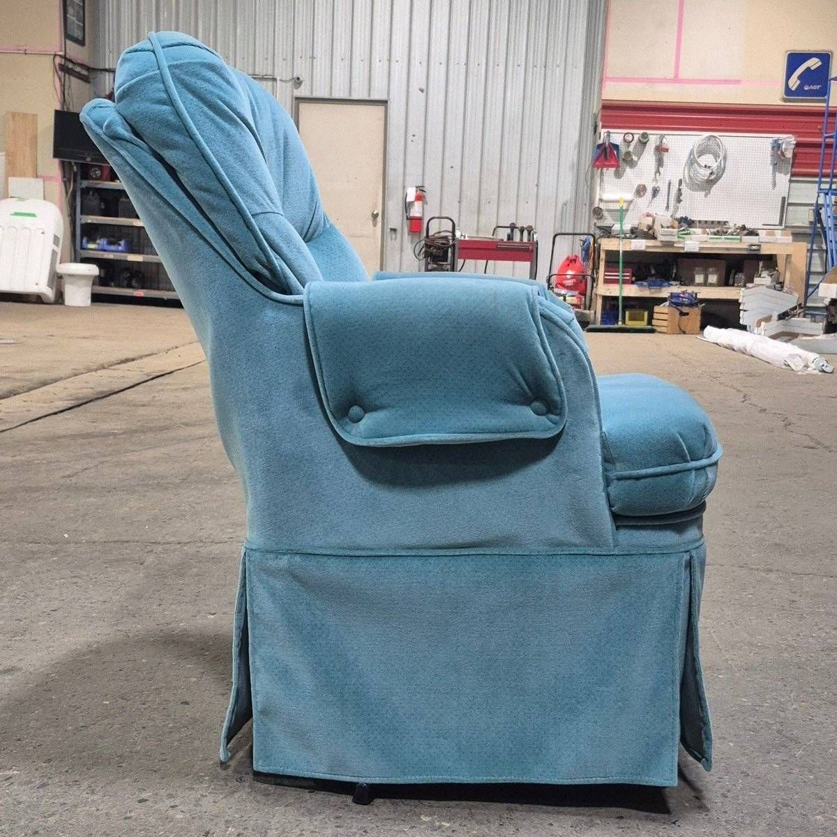 Used RV Chair - 38 1/4 H x 25 W x 28 D