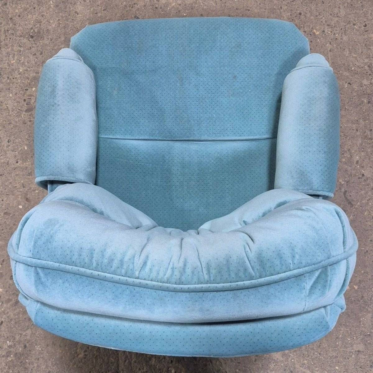 Used RV Chair - 38 1/4 H x 25 W x 28 D