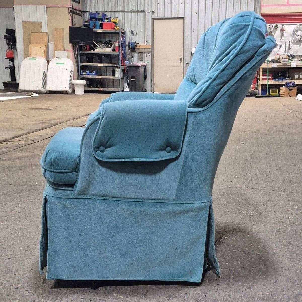 Used RV Chair - 38 1/4 H x 25 W x 28 D