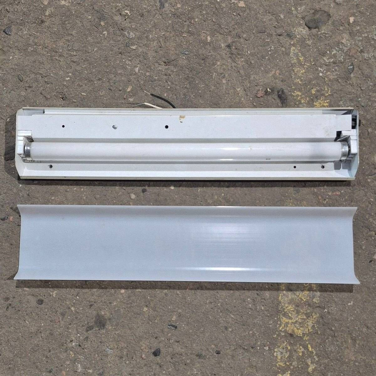 Used Thin-Lite Single Fluorescent Light Fixture - Model 115