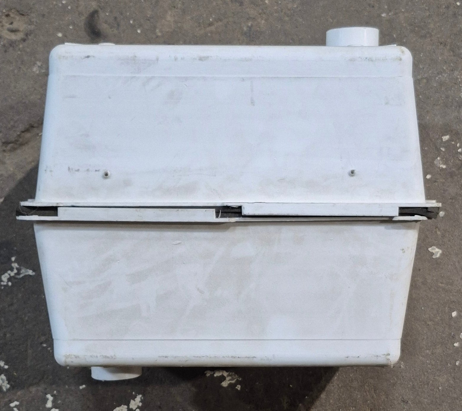 Used Vented Battery Box