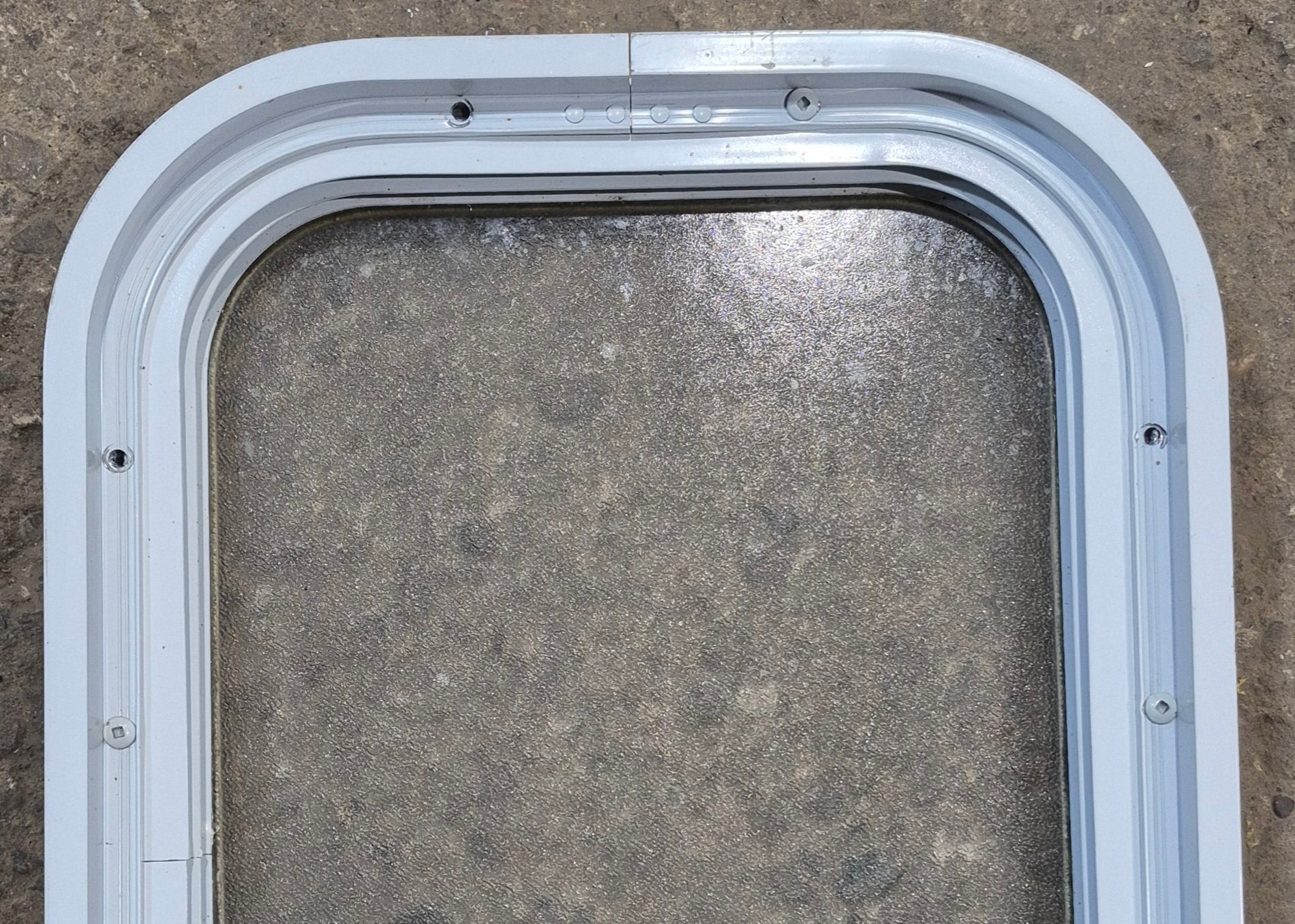 Used White Radius Non Opening Window : 12 1/2 W x 17 3/4 H x 1 3/4 D