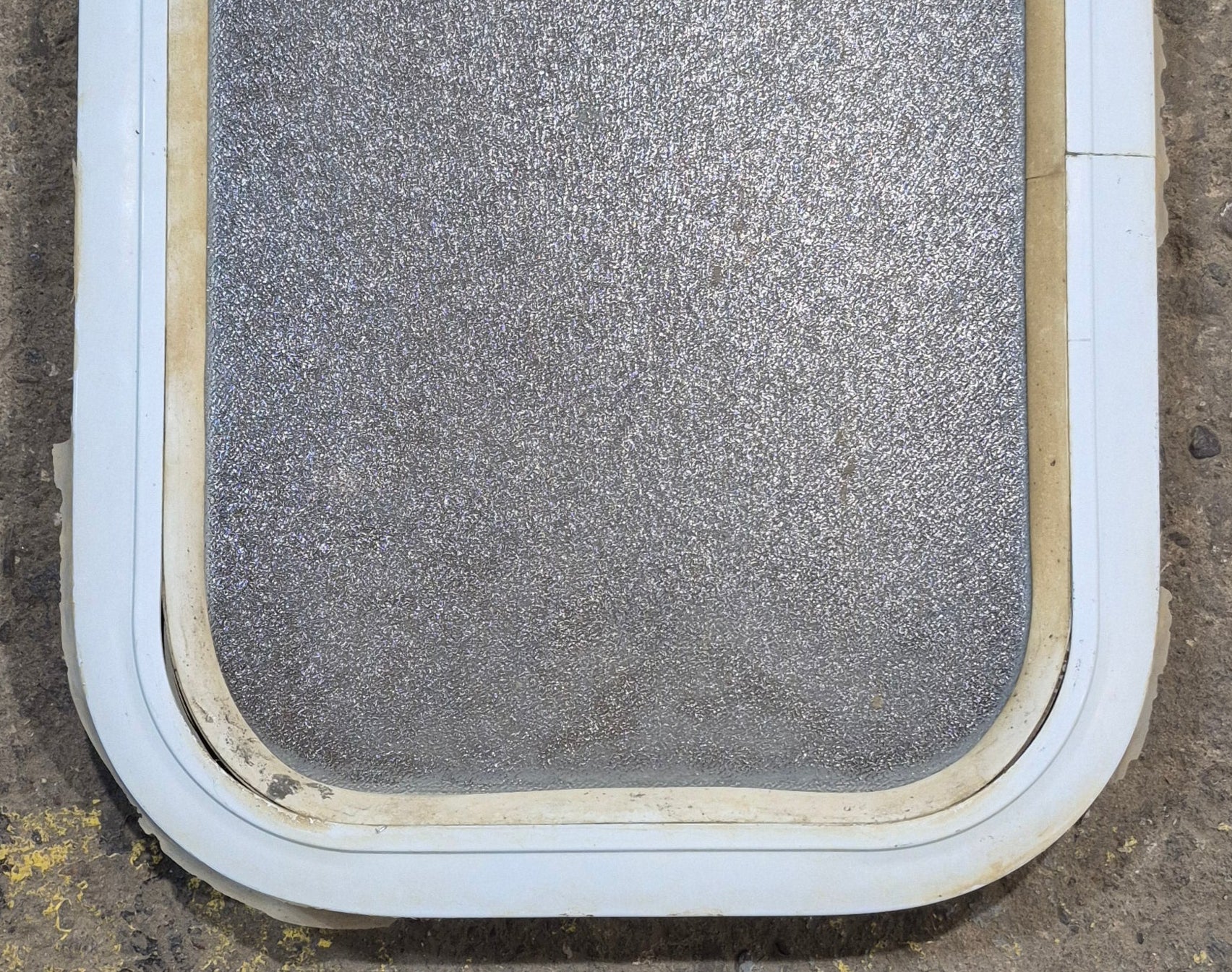 Used White Radius Non Opening Window : 12 1/2 W x 17 3/4 H x 1 3/4 D