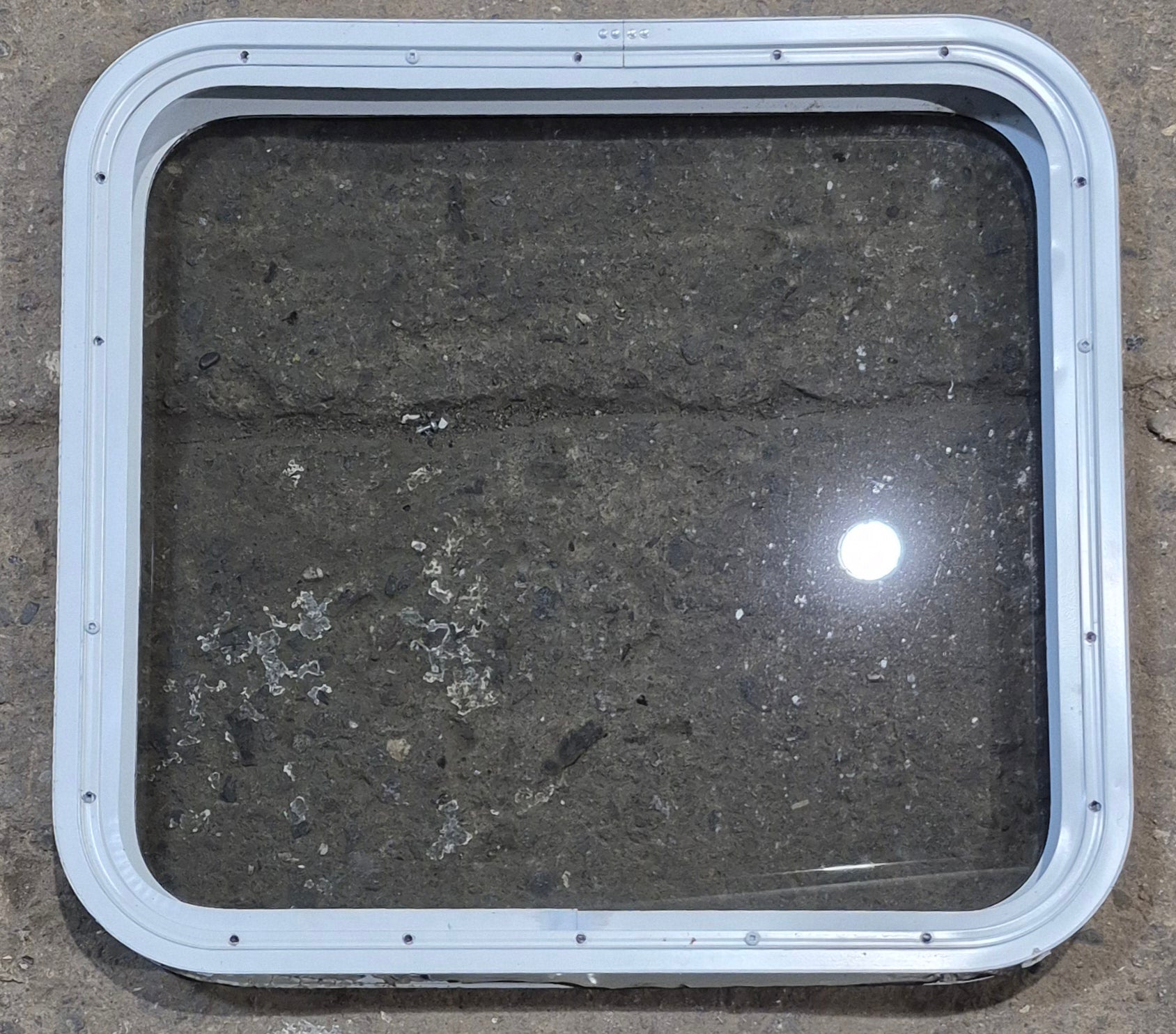 Used White Radius Non Opening Window : 23 1/2 W x 21 1/4 H x 1 7/8 D