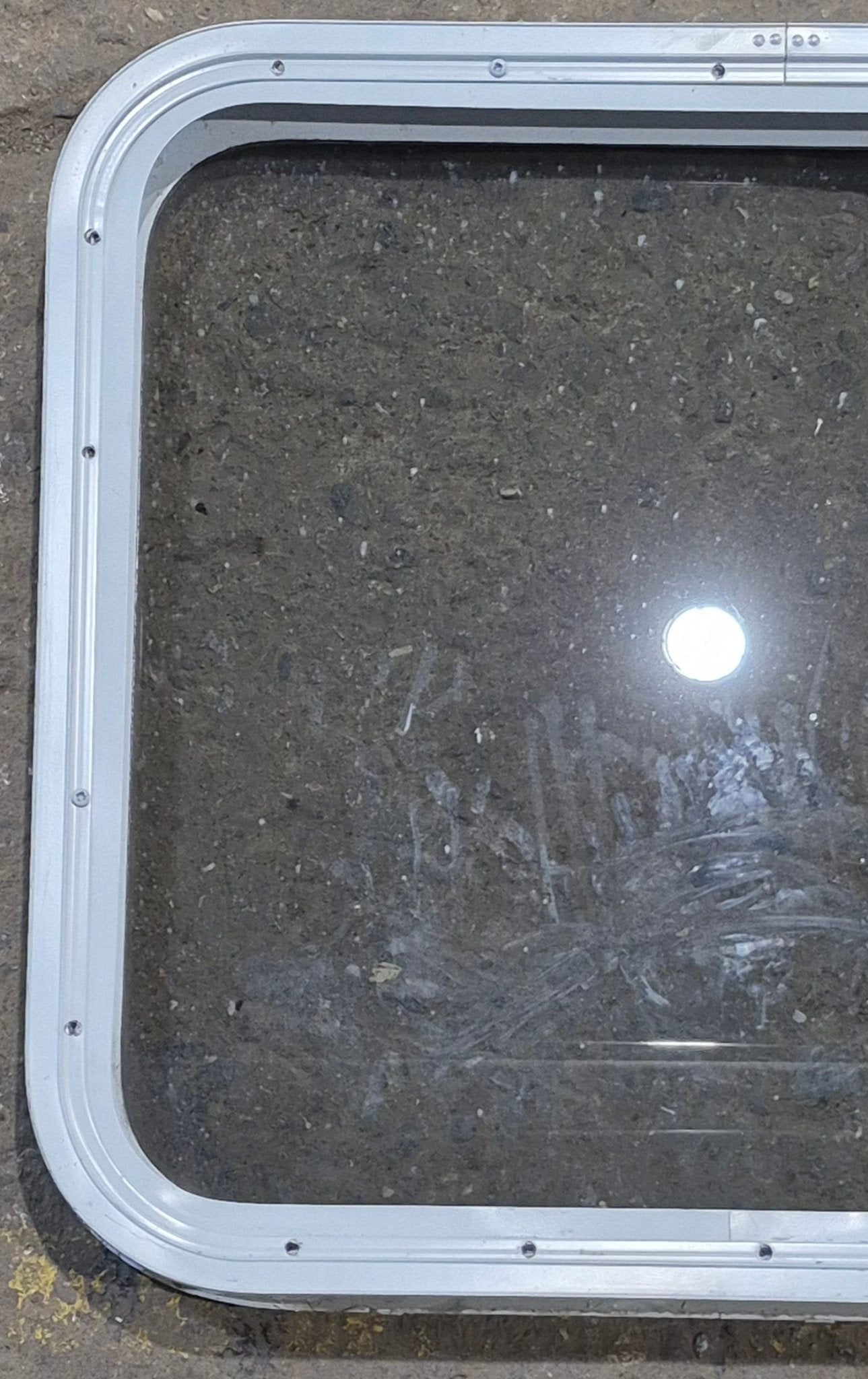 Used White Radius Non Opening Window : 23 1/2 W x 21 1/4 H x 1 7/8 D