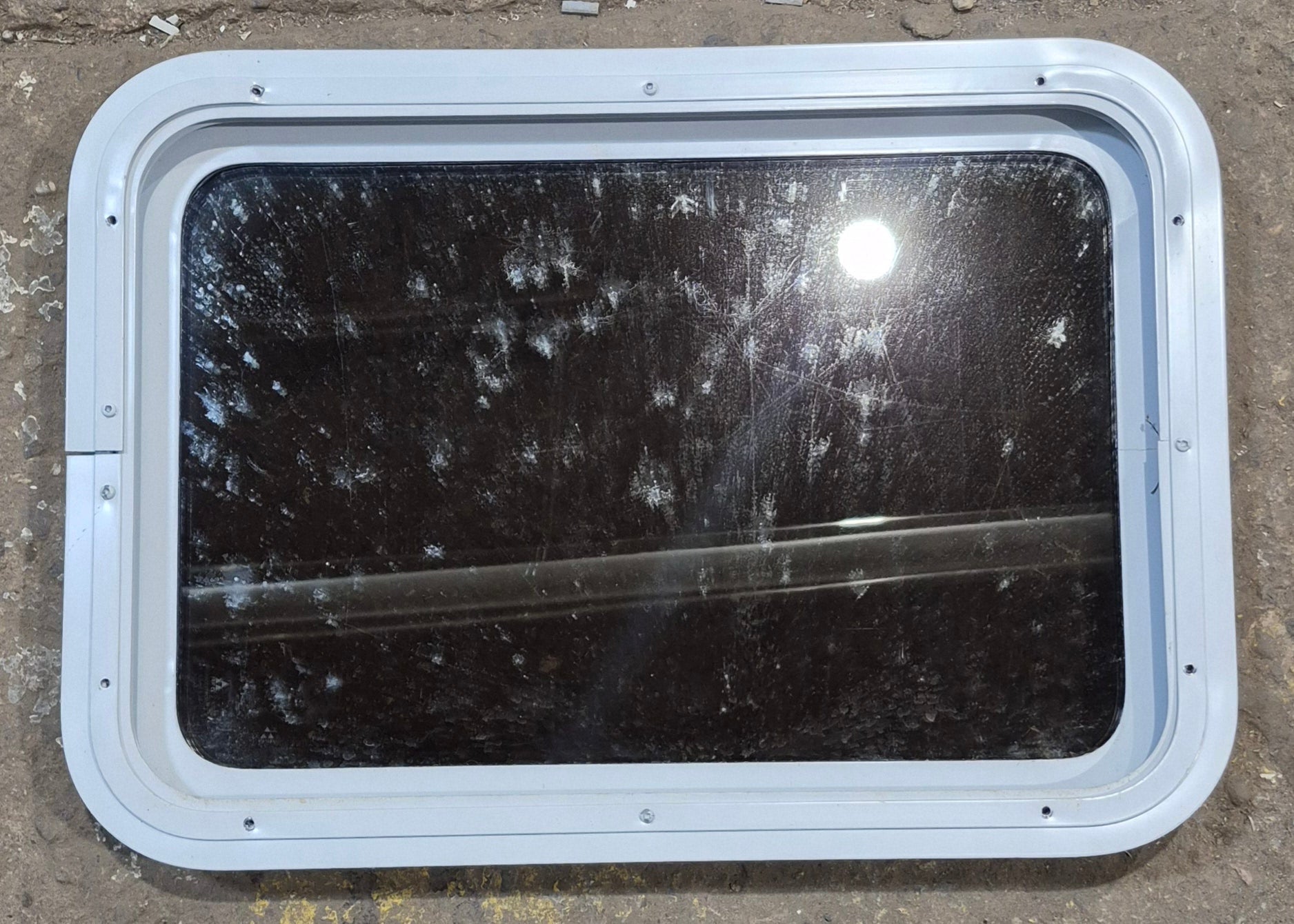 Used White Radius Non Opening Window : 24 W x 16 1/2 H x 1 7/8 D