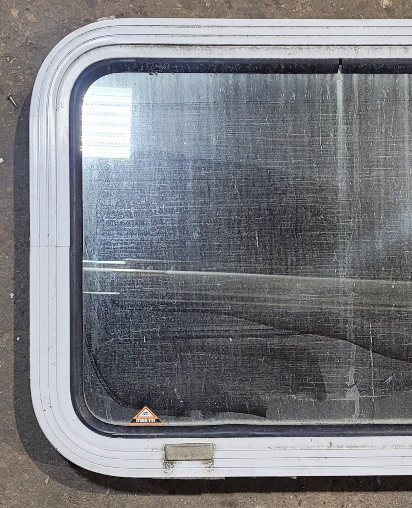 Used White Radius Non Opening Window : 24 W x 16 1/2 H x 1 7/8 D