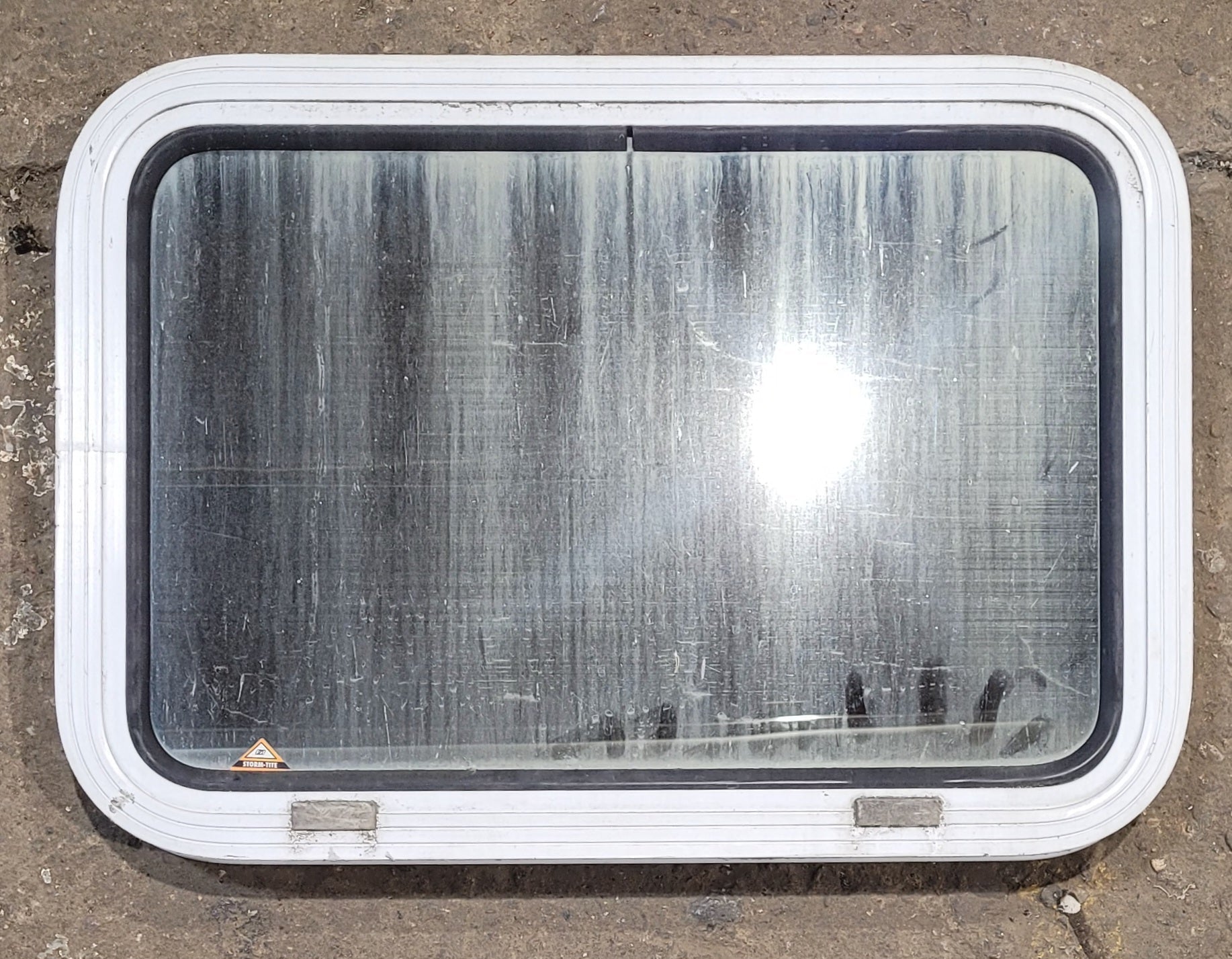 Used White Radius Non Opening Window : 24 W x 16 1/2 H x 1 7/8 D