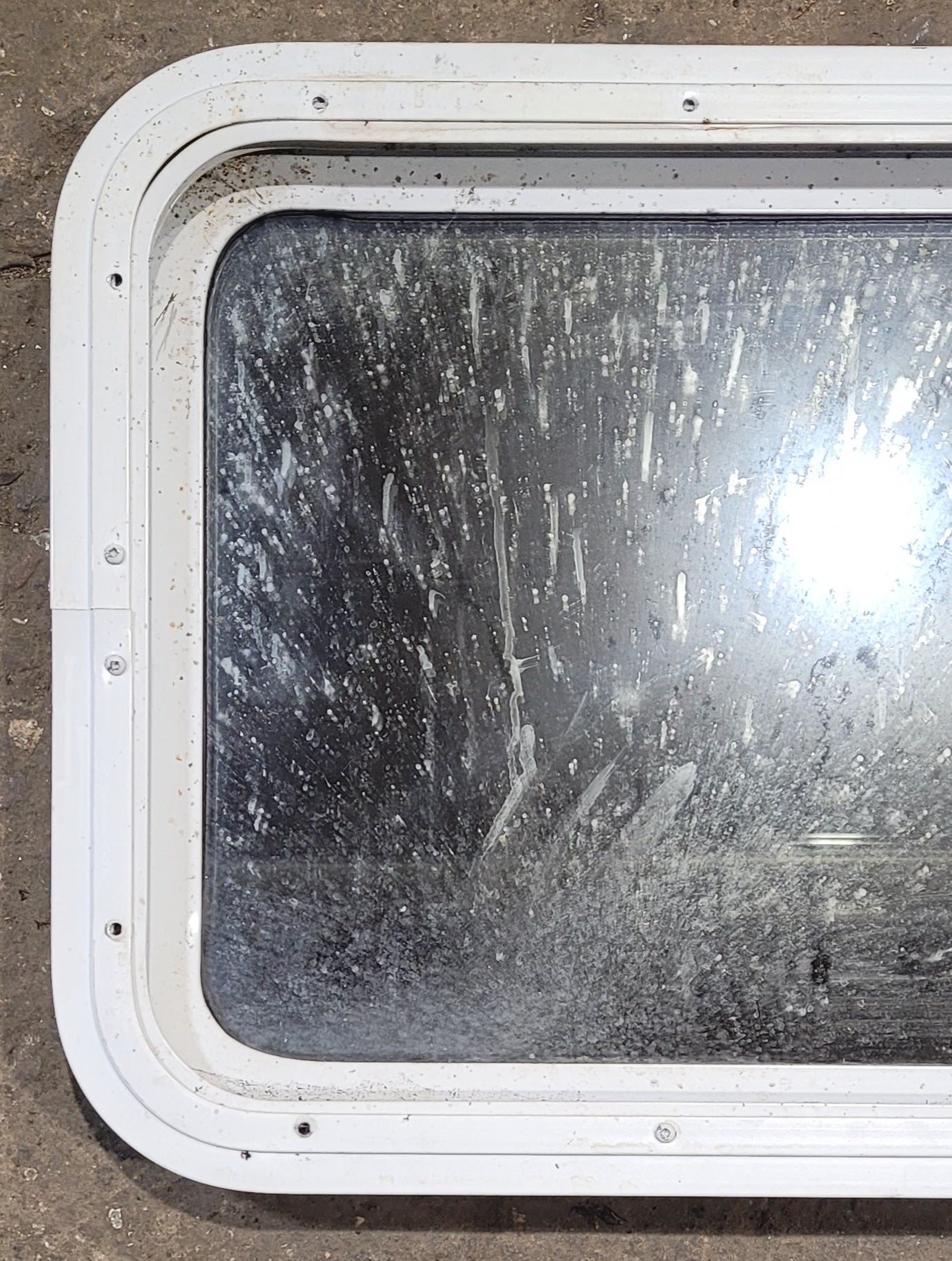 Used White Radius Non Opening Window : 24 W x 16 1/2 H x 1 7/8 D