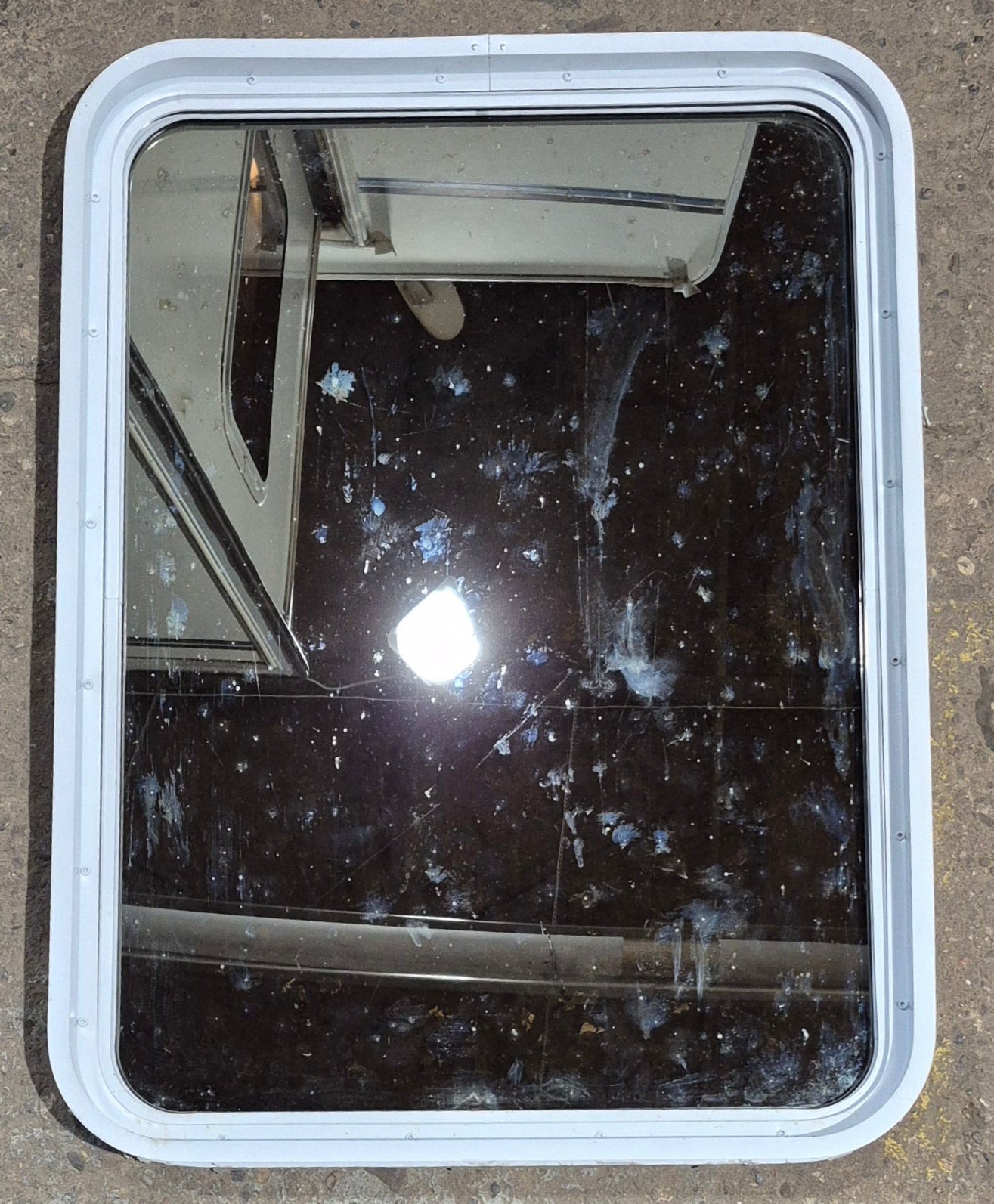 Used White Radius Non Opening Window : 26 1/4 W x 35 1/2 H x 1 7/8 D