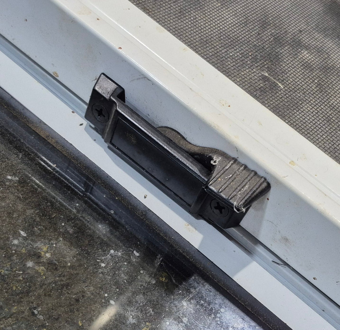 Used White Radius Opening Window : 23 1/4 W x 14 3/4 H x 1 7/8 D